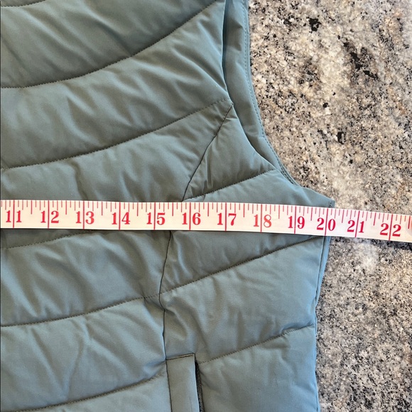Women’s Puffer Vest Size M Sage Green - Picture 8 of 10